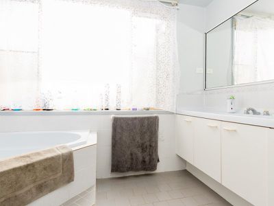 9 Sierra Drive, Horsley