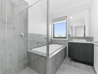 17 Chesney Rise, Officer