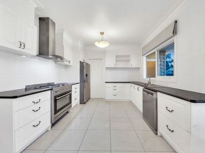 8 Stanhill Drive, Cranbourne South
