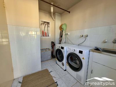 2 / 35B Halls Head Parade, Halls Head