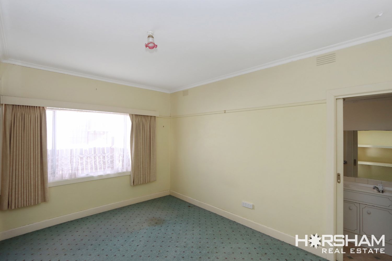 12 Fechler Avenue, Horsham