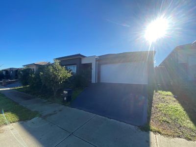 90 Haze Drive, Point Cook