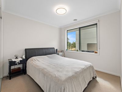 27 Parkmore Crescent, Westmeadows