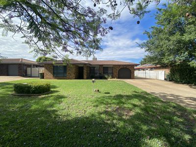 27 Chifley Drive, Dubbo