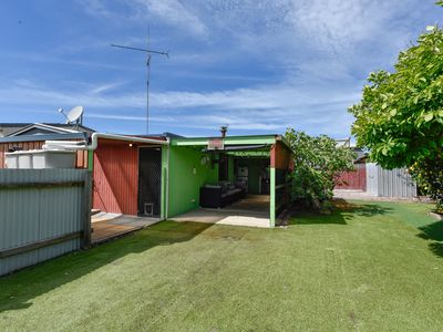 9 Hill Street, Donovans