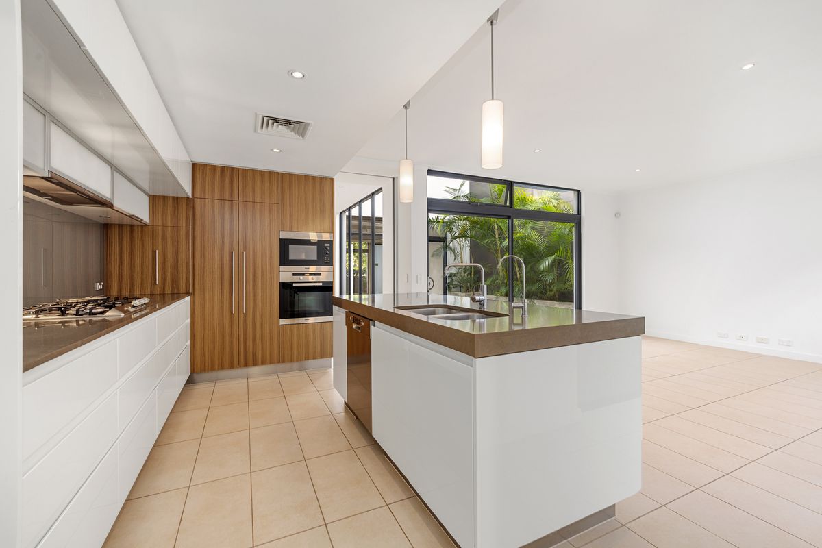 18 Lupin Hill Grove, Nedlands