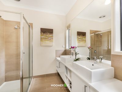 3 Green Mist Crescent, Botanic Ridge