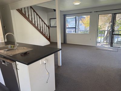 6 Kinnel Grove, Papakowhai