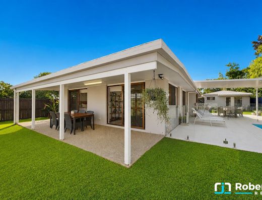 Spacious Family Living in the Heart of Old Tewantin image 22