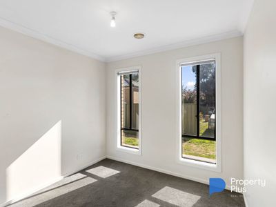 5 Deharl Court, Ascot