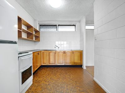 17/186 Lake St, Cairns North
