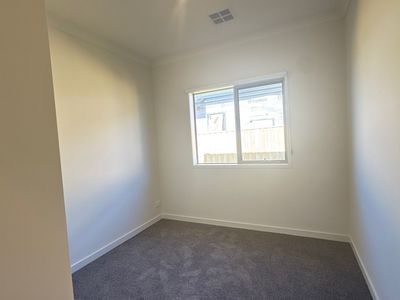 22 Lodge Way, Werribee