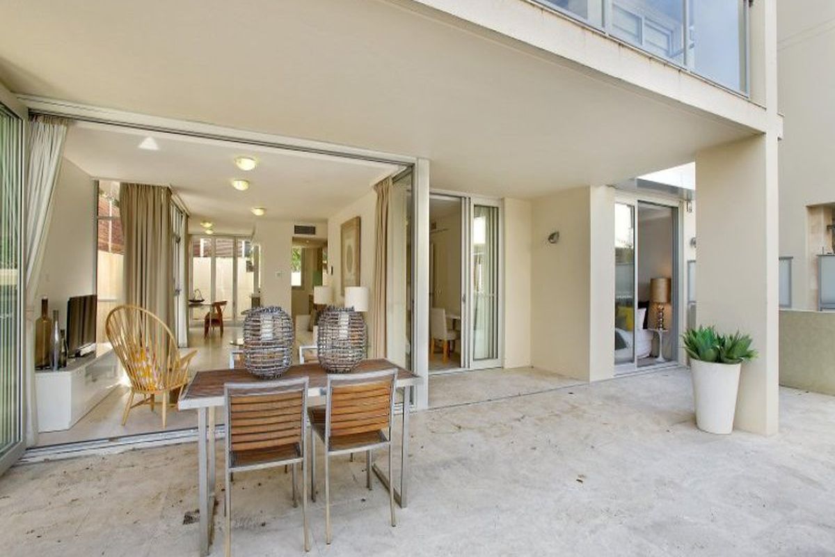 30 Hilly Street, Mortlake