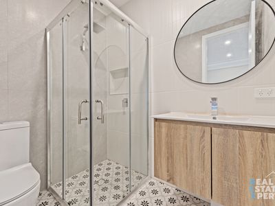 2 / 5 Sylvanwood Crescent, Narre Warren