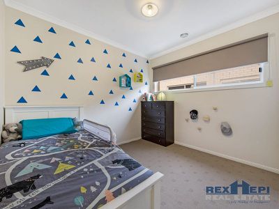 5 Fieldstone Crescent, Cranbourne North