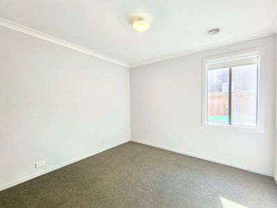 12 Kilcunda Drive, Truganina