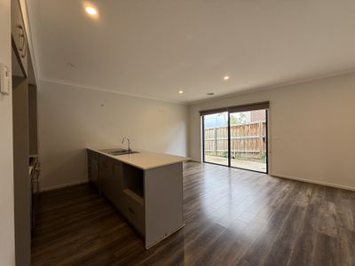 92 Treeve Parkway, Werribee