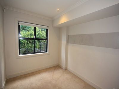 1 / 2 Bay Drive, Meadowbank
