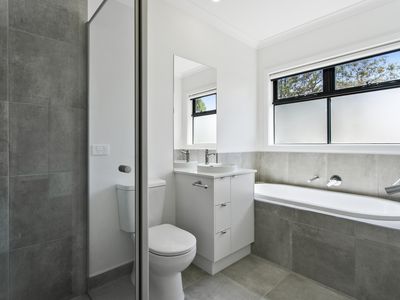 2 / 401 Shannon Avenue, Newtown