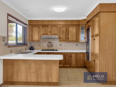6 Landau Place, Avondale Heights