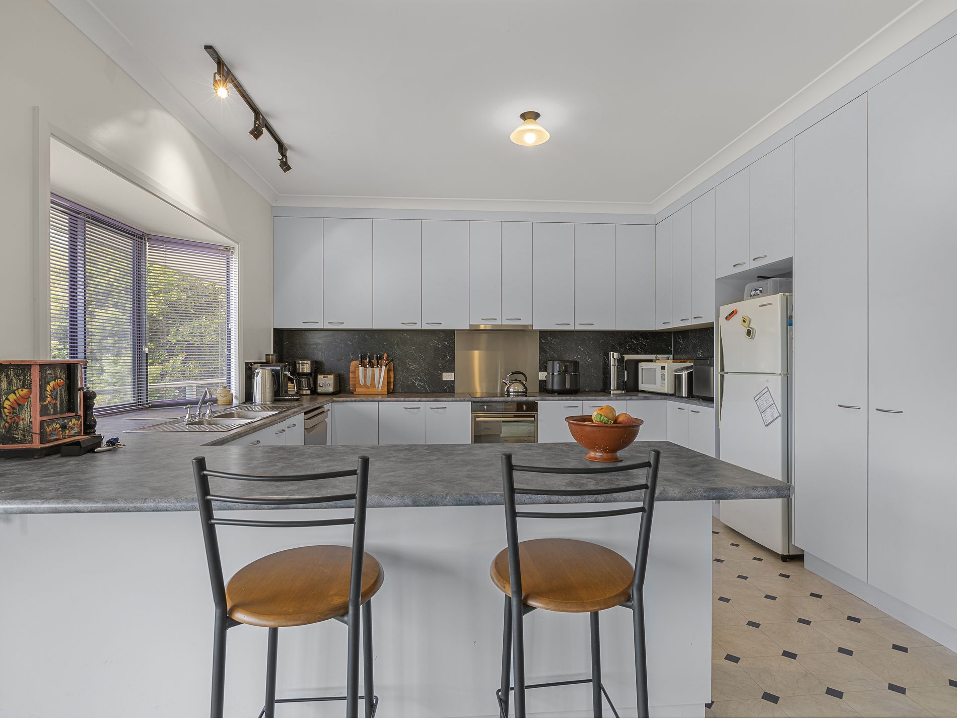 6 Charles Street, Tawonga