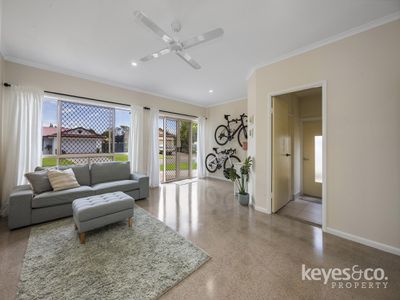 10 Carisbrooke Court, Annandale