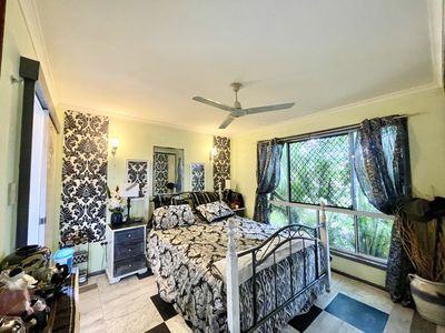 2 / 2 Hakea Court, Kawungan