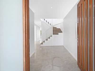 5 Park Ave, Broadbeach Waters