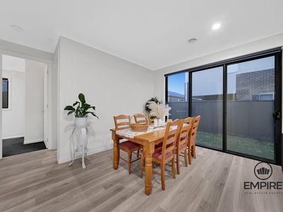 92 Athenaeum Avenue, Clyde North