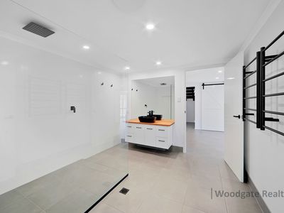 24 MANLEY SMITH DRIVE, Woodgate