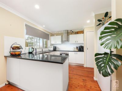 5 Kathryn Close, Kanwal