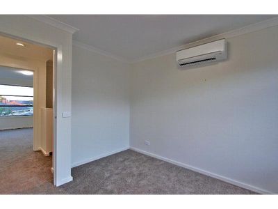 1 / 4 West Street, West Footscray