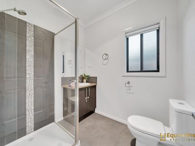 32 Brockwell Crescent, Manor Lakes
