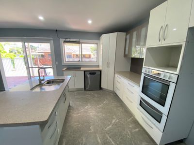 76 Stoney Creek Road, Beverly Hills