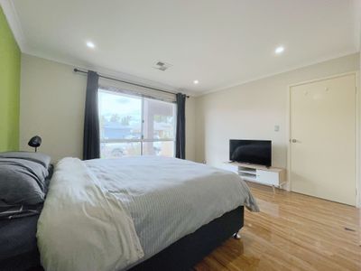 29 Strathclyde Circuit, Champion Lakes