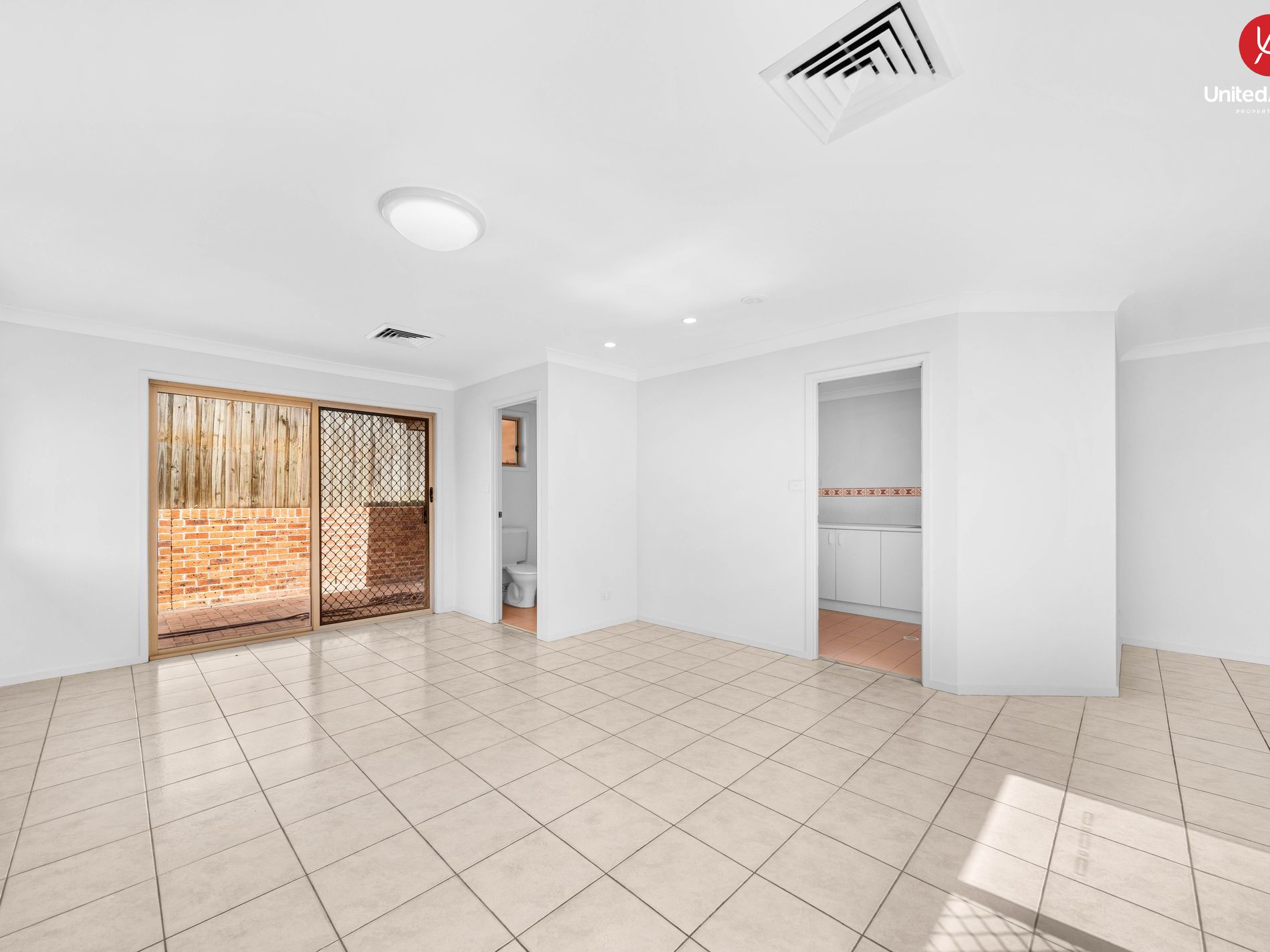 85 EDINBURGH CIRCUIT, Cecil Hills