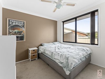 8 Tristram Close, Lake Haven
