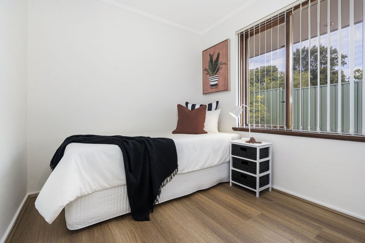 33 Riga Crescent, Willetton