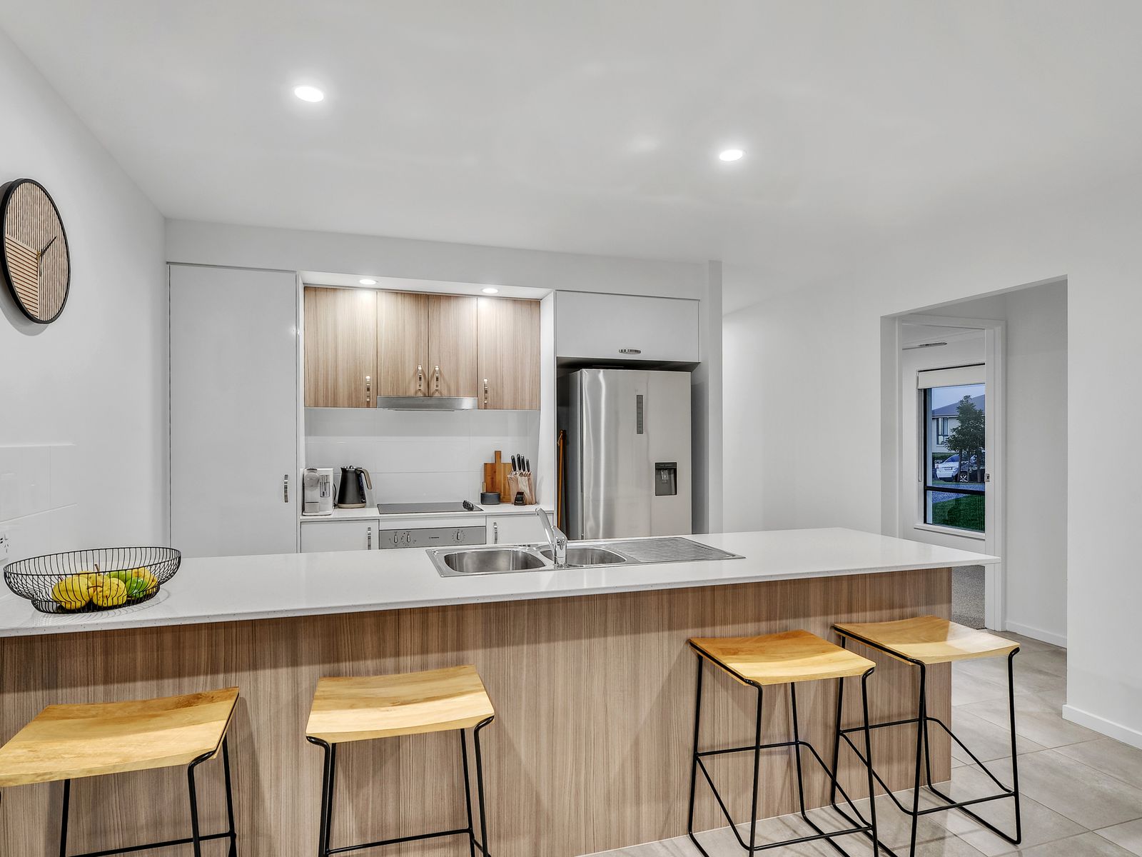 4 + 2 Bed Dual $1,046 m High Rental