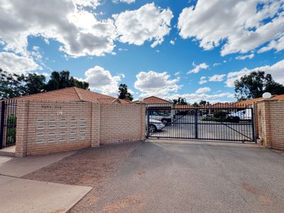 12 / 10 Great Eastern Highway, Somerville