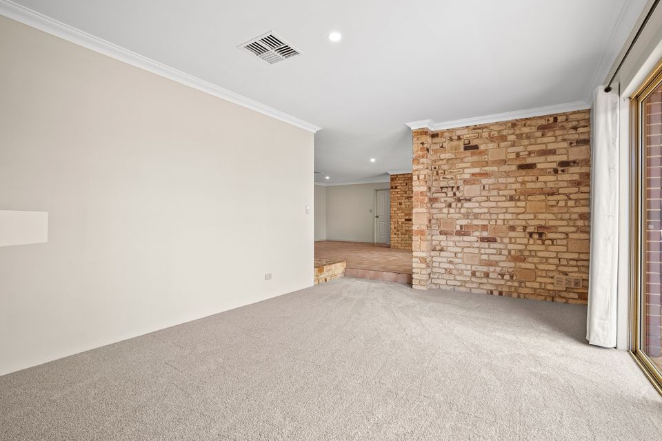 16 Frigate Close, Waikiki