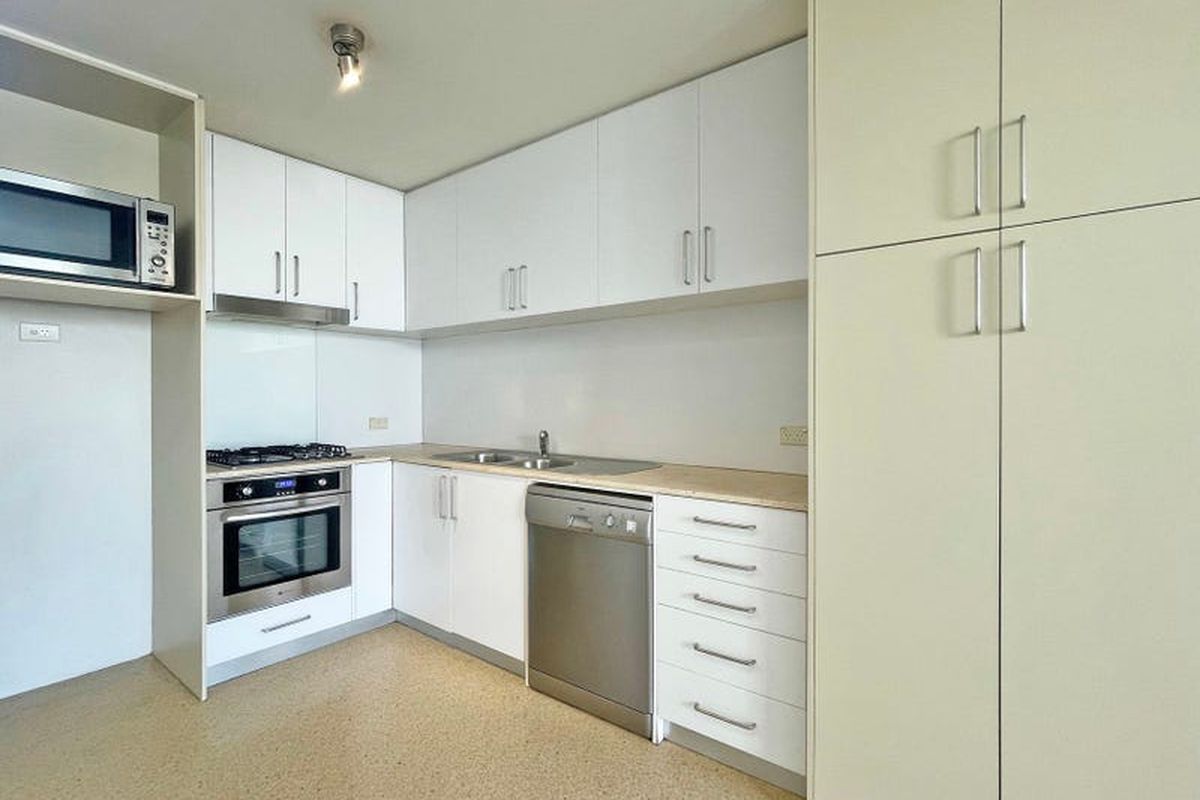 510E / 138 Carillon Avenue, Newtown
