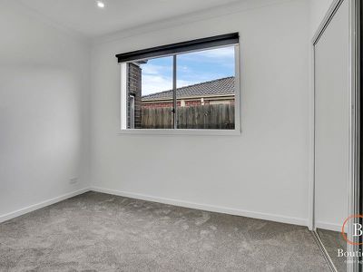1 / 17 BIRDSWING TERRACE, Melton South