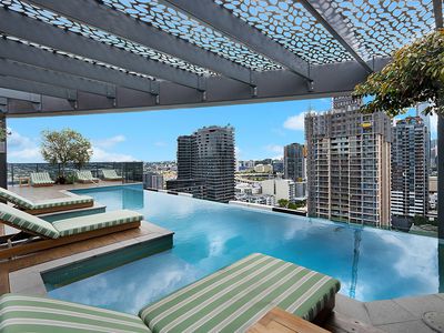 1606/4 Edmondstone Street, South Brisbane