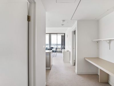 1906 / 7 Rider Boulevard, Rhodes