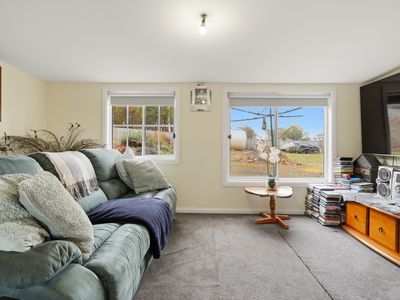 18 Crichton Road, Mount Seymour