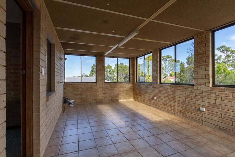 25 Liverpool Street , Shoalwater