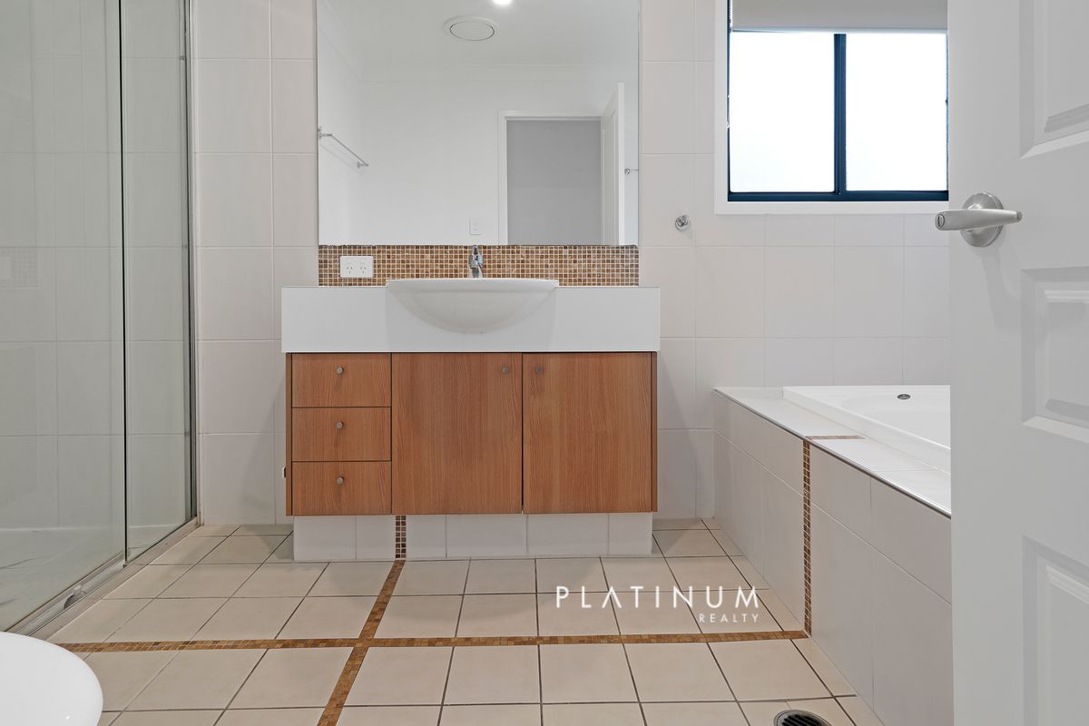 80 Olympus Drive, Robina