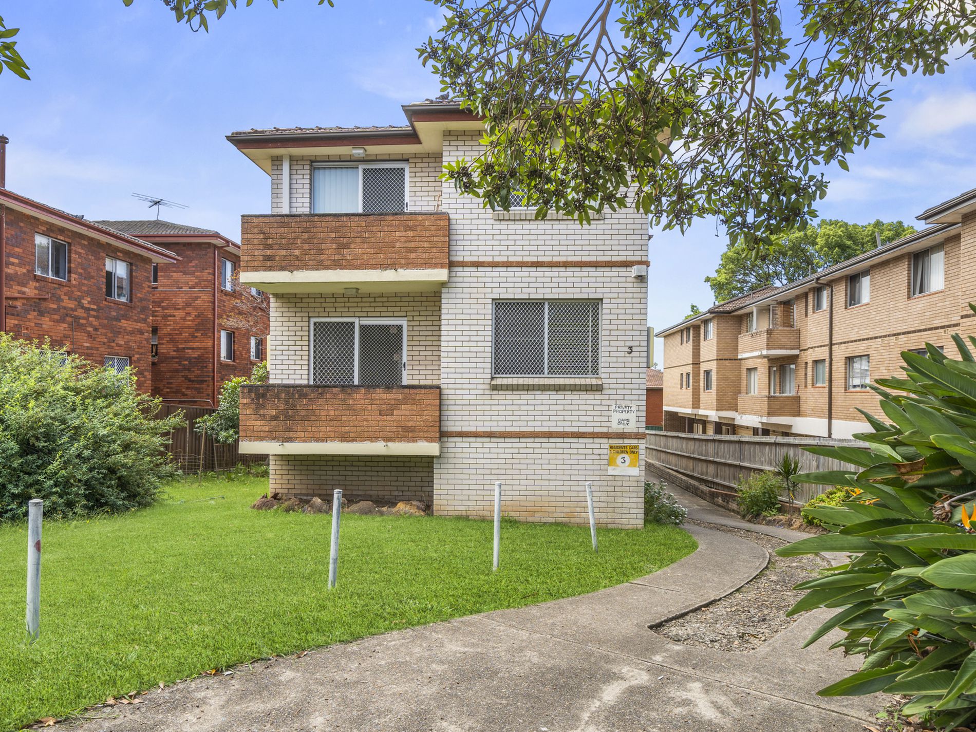 1 / 3 Colin Street, Lakemba