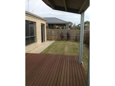 27 Paraffin Drive, Leopold